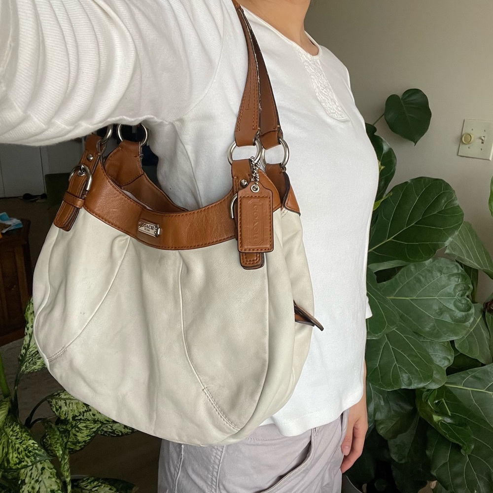 Coach Soho Leather Shoulder Bag Cream - Picture 3 of 12
